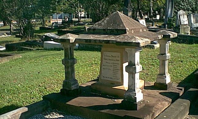 Pagoda-style grave Balmoral Cemetery