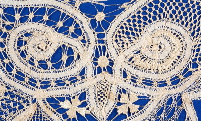 embroiderers-lace